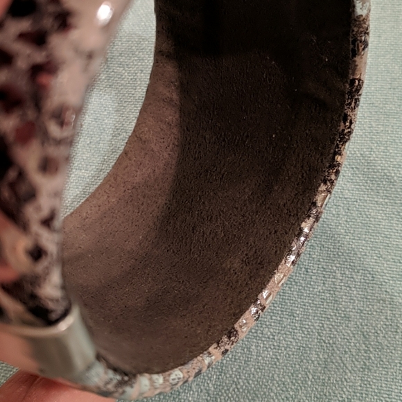 Gray/silvery snakeskin wide cuff - Picture 4 of 6